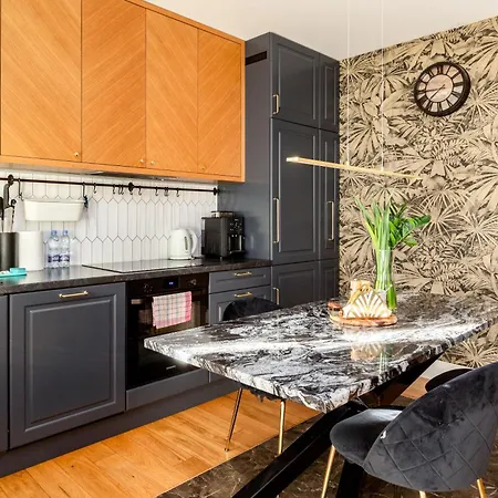 Lesna Luxury Apartamento *
